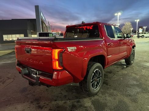 Used 2024 Toyota Tacoma TRD Sport image 6