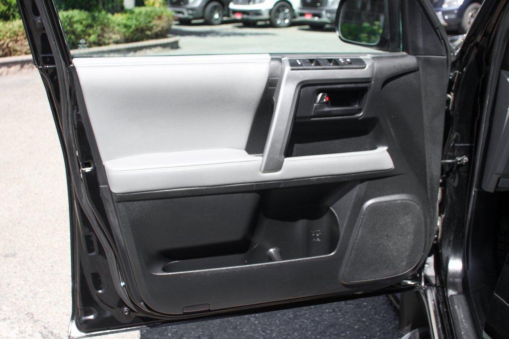 Used 2013 Toyota 4Runner SR5 w/ Convenience Pkg AWD/4WD image 14