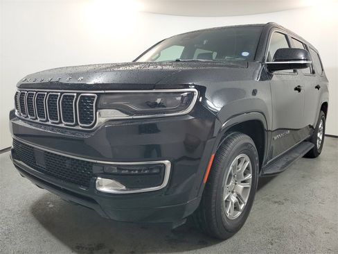 Used 2023 Jeep Wagoneer 4WD image 3