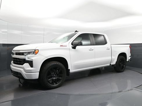 Used 2023 Chevrolet Silverado 1500 RST AWD/4WD image 3