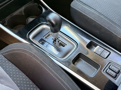 Used 2020 Mitsubishi Outlander ES image 27