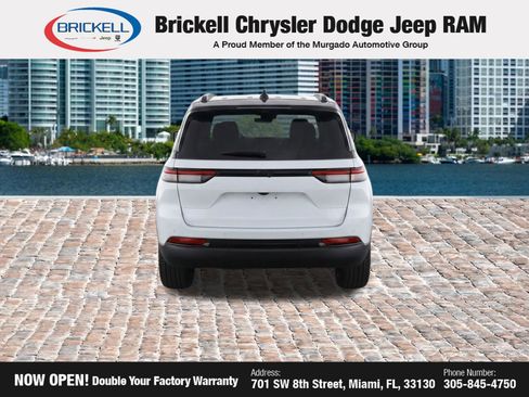 Used 2023 Jeep Grand Cherokee Altitude RWD image 7