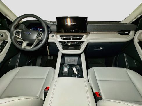 New 2026 Ford Explorer Active w/ Active Comfort Package AWD/4WD image 8