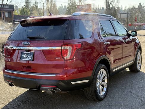 Used 2019 Ford Explorer Limited w/ Class III Trailer Tow Package image 8