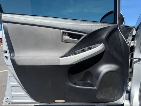 Used 2015 Toyota Prius Two FWD image 16