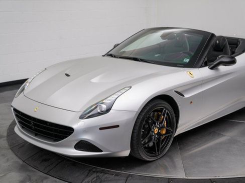 Used 2016 Ferrari California T image 16