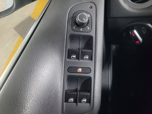 Used 2016 Volkswagen Tiguan SE image 27