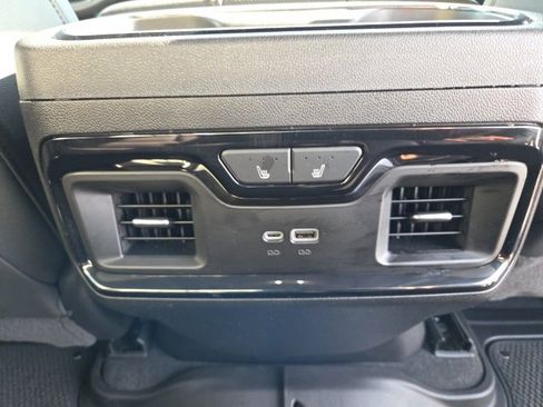 Used 2025 GMC Sierra 2500 AT4 image 29