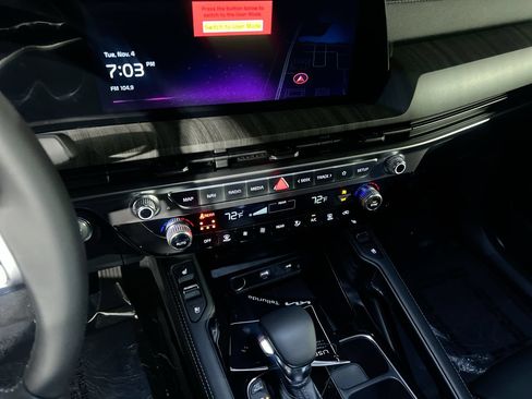 Used 2023 Kia Telluride EX w/ EX Captain's Chair Package FWD image 25