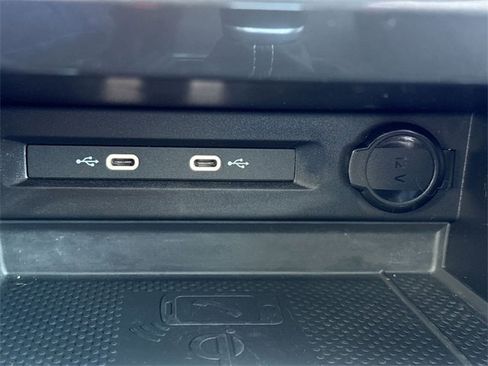 Used 2023 Volkswagen Tiguan SE image 37