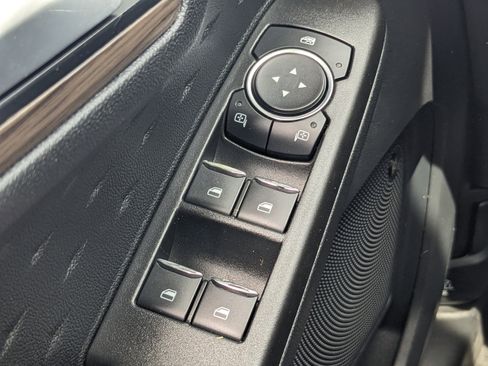 Used 2020 Ford Escape Titanium image 28