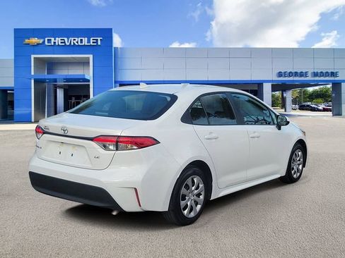 Used 2025 Toyota Corolla LE image 4