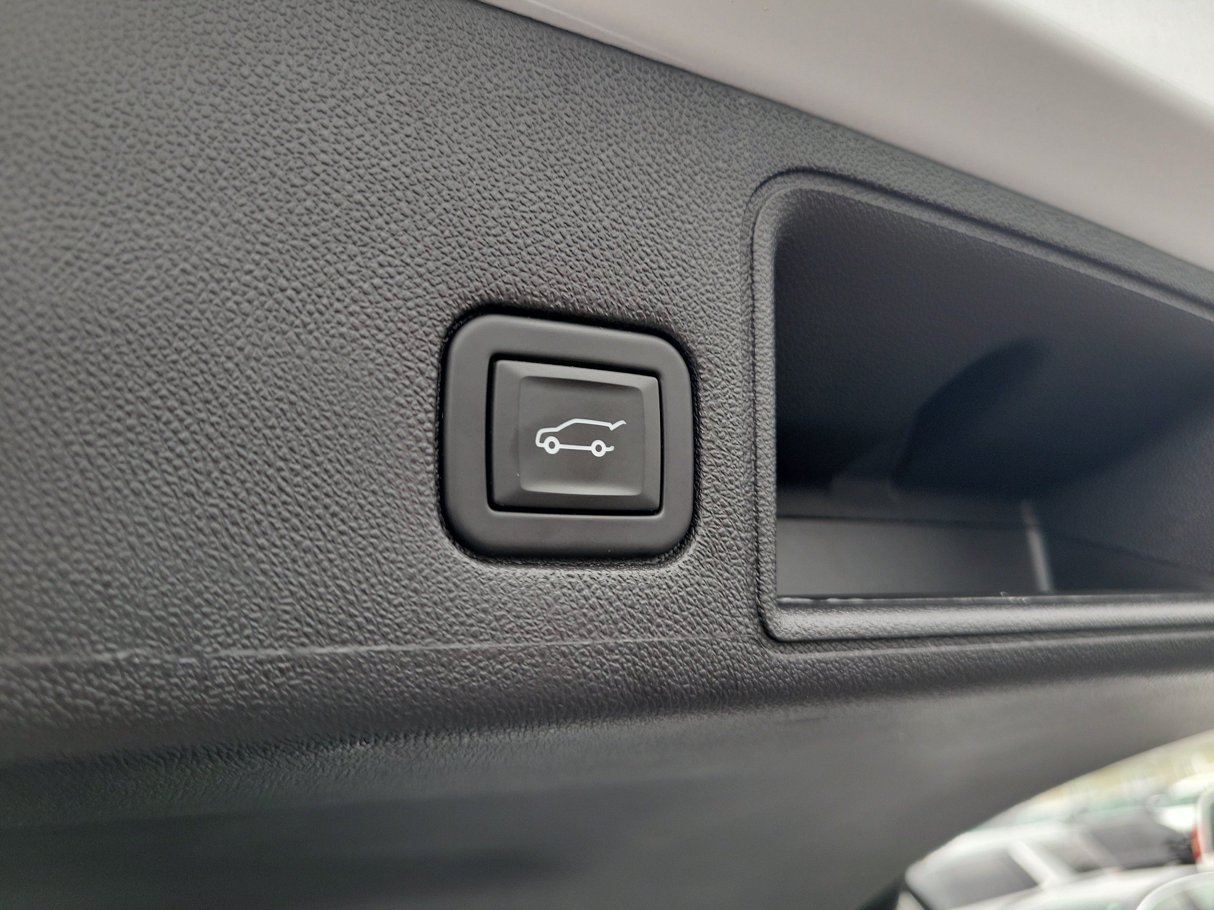 Used 2024 GMC Terrain AT4 AWD/4WD image 8