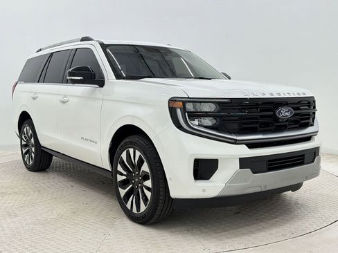 Used 2025 Ford Expedition Platinum w/ Driver's Package AWD/4WD image 7