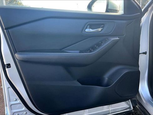 Used 2024 Nissan Rogue SV image 18