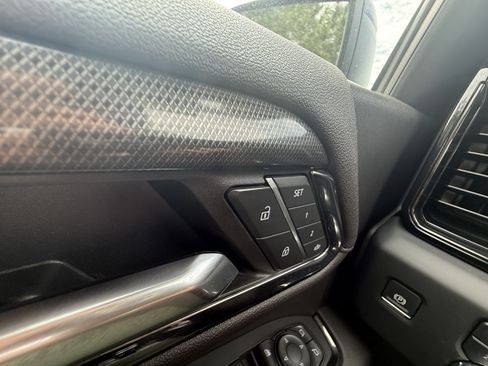 Used 2024 GMC Sierra 1500 AT4 w/ Technology Package AWD/4WD image 10