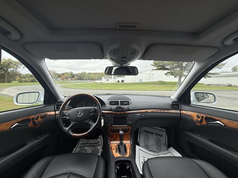 Used 2009 Mercedes-Benz E 350 4MATIC Sedan image 17