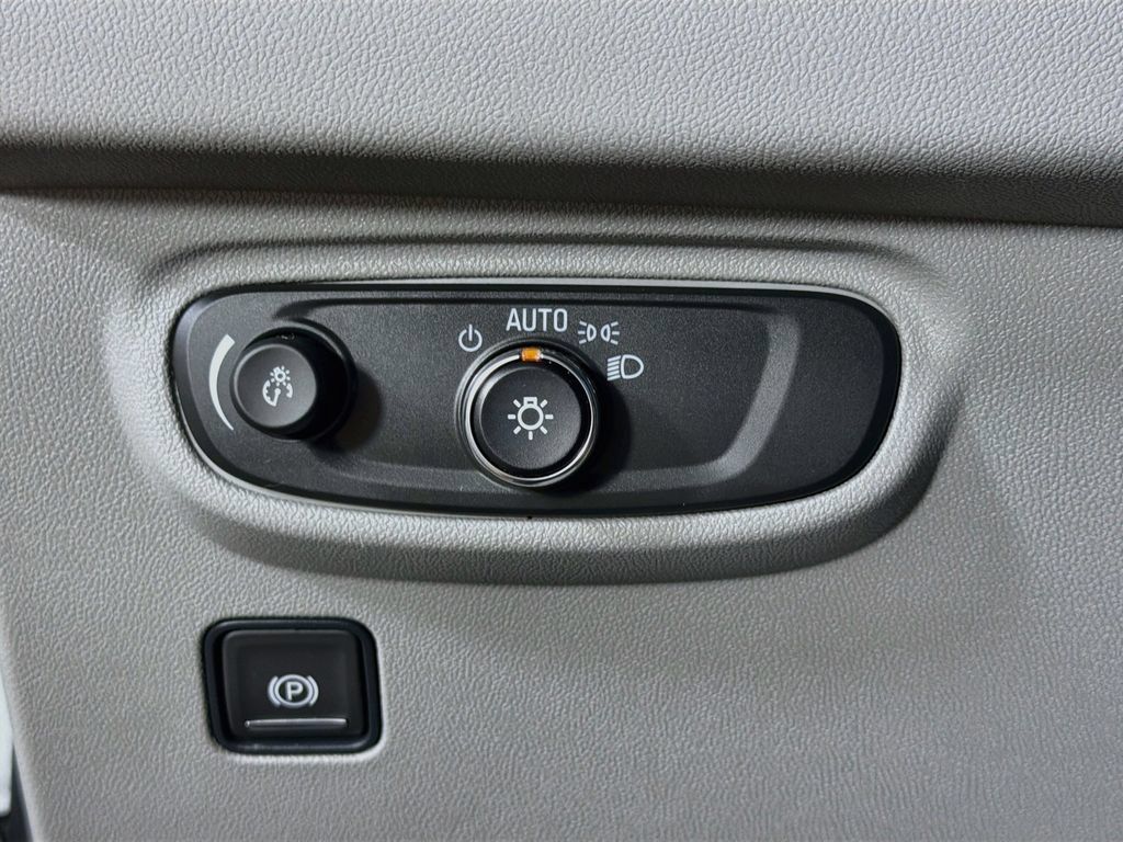 Used 2023 GMC Terrain SLE w/ Driver Convenience Package FWD image 11