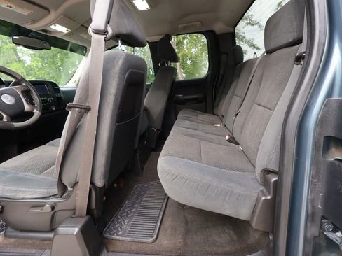 Used 2007 Chevrolet Silverado 1500 LT w/ 1LT Convenience Package AWD/4WD image 9