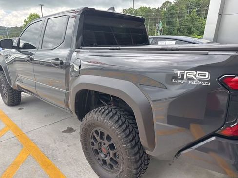 Used 2025 Toyota Tacoma SR5 AWD/4WD image 13