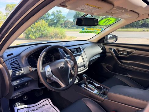 Used 2017 Nissan Altima 3.5 SL FWD image 9