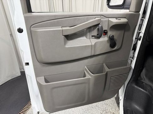 Used 2019 Chevrolet Express 2500 image 12
