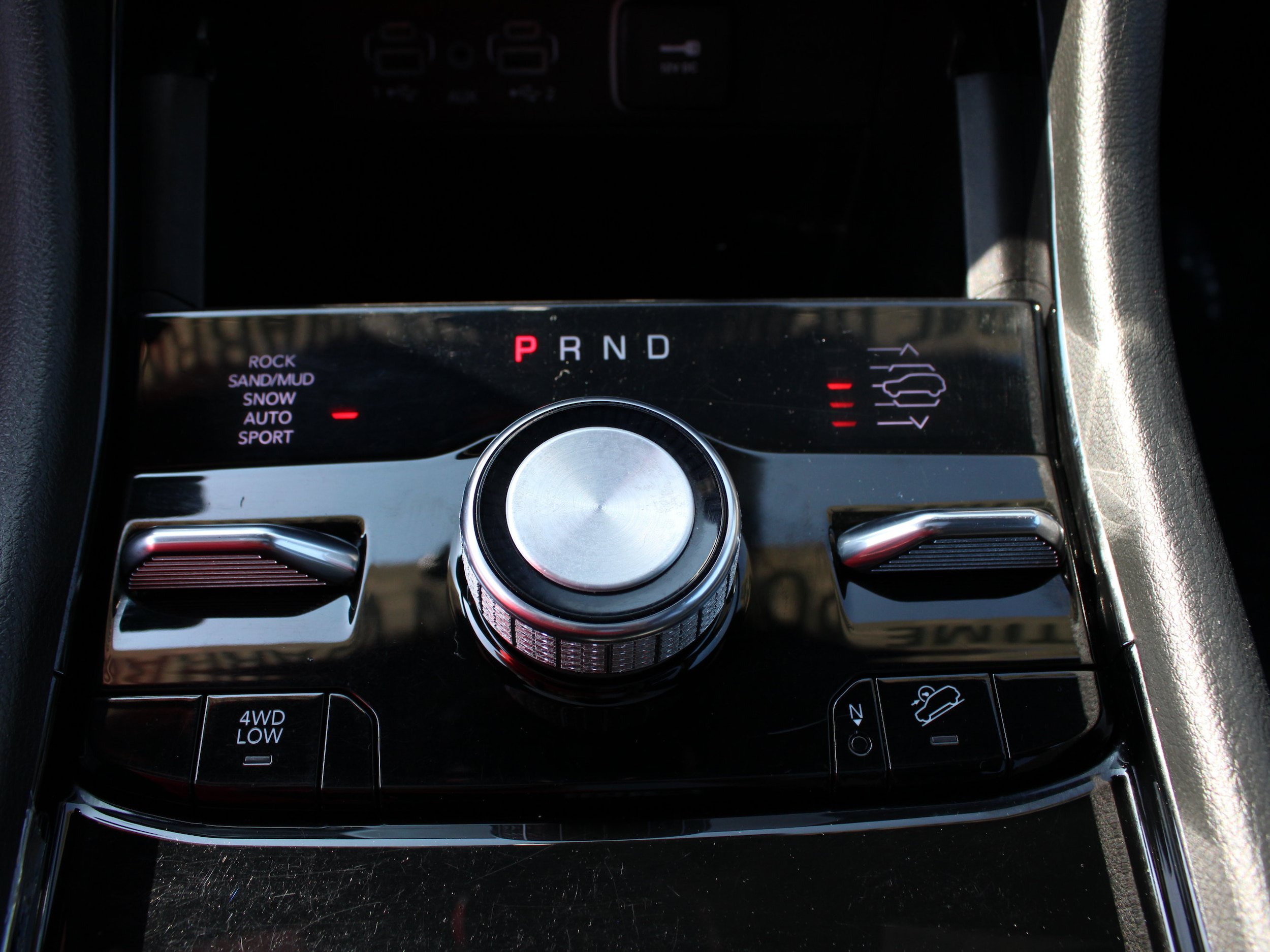 Used 2023 Jeep Grand Cherokee Overland AWD/4WD image 33