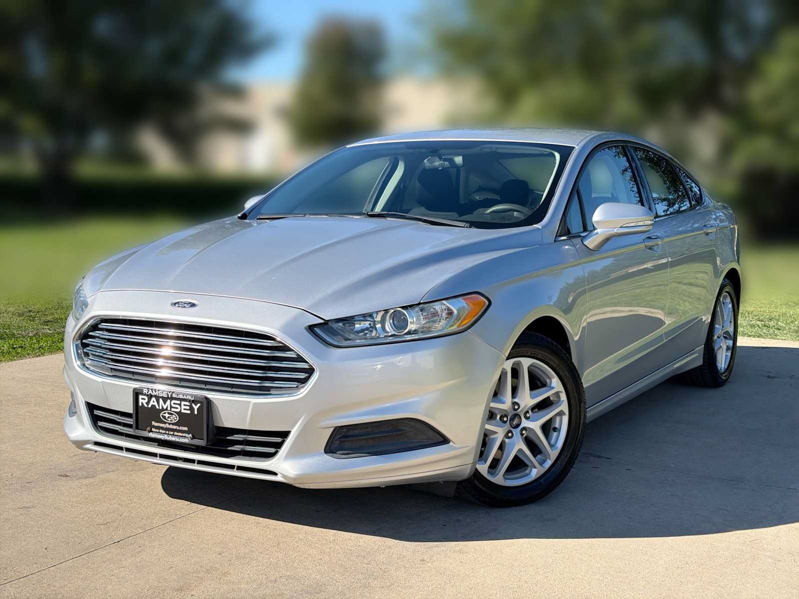 Used 2015 Ford Fusion SE FWD image 1