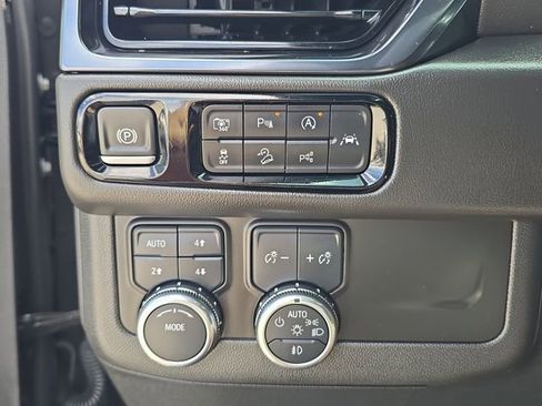 Certified 2025 GMC Yukon XL AT4 AWD/4WD image 25