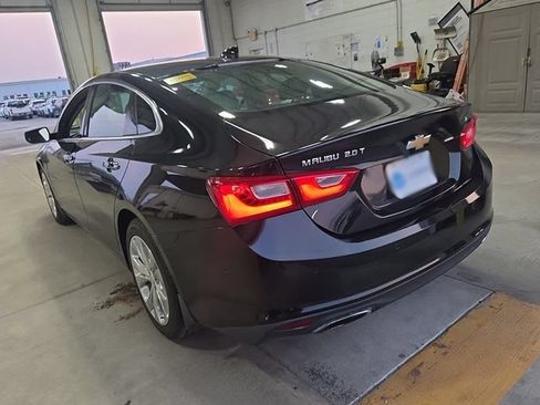 Used 2017 Chevrolet Malibu Premier w/ Driver Confidence Package FWD image 2