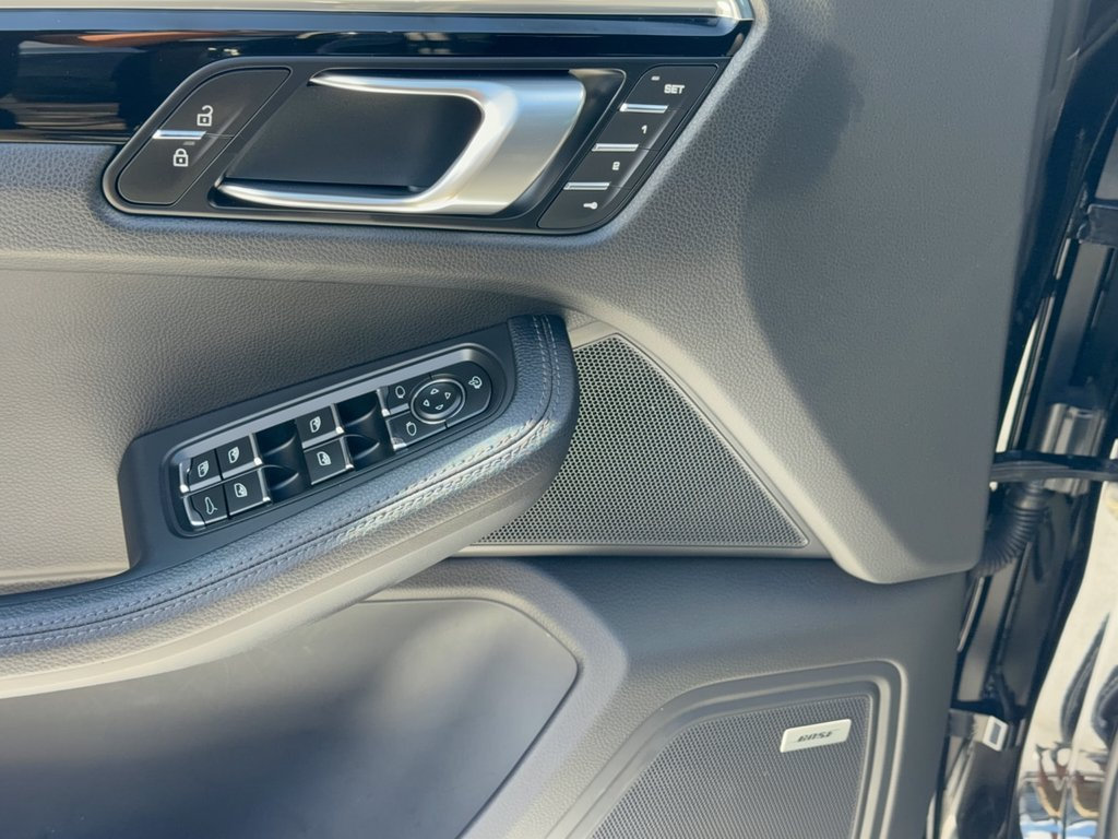 Certified 2026 Porsche Macan AWD/4WD image 15
