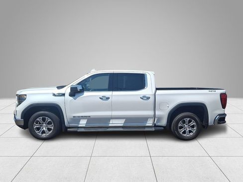 Used 2024 GMC Sierra 1500 SLT w/ SLT Convenience Package AWD/4WD image 8