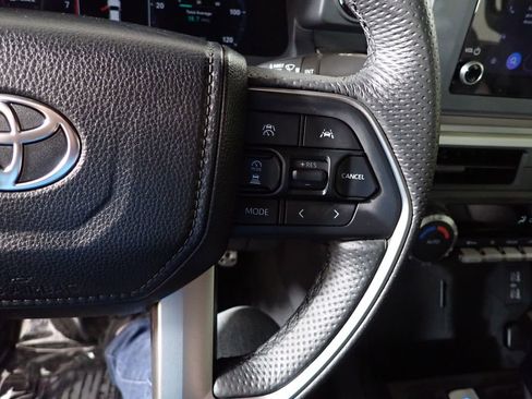 Used 2024 Toyota Tacoma TRD Sport AWD/4WD image 28