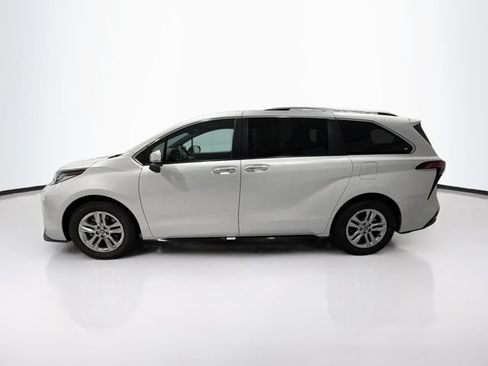 Certified 2026 Toyota Sienna Limited FWD image 4