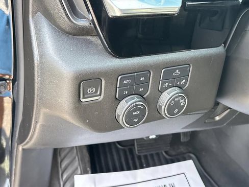 Used 2022 Chevrolet Silverado 1500 LT w/ Z71 Off-Road Package AWD/4WD image 27