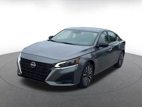 Used 2025 Nissan Altima 2.5 SV FWD image 7