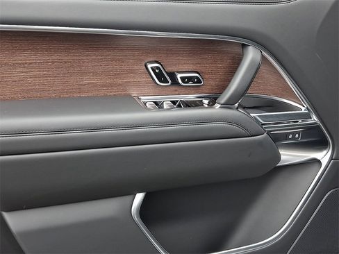 Used 2024 Land Rover Range Rover SE image 13