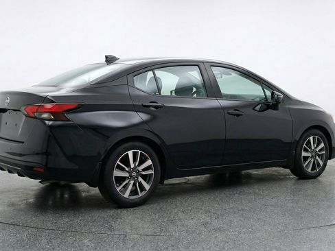 Used 2025 Nissan Versa SV image 9