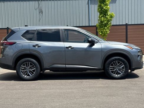 Used 2024 Nissan Rogue S AWD/4WD image 3