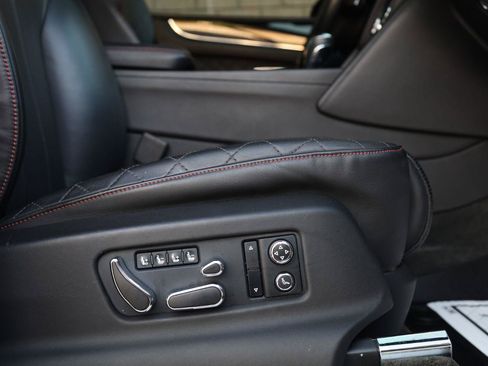 Used 2018 Bentley Bentayga AWD/4WD image 38