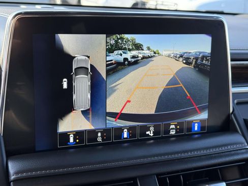 Used 2023 Chevrolet Suburban High Country image 10