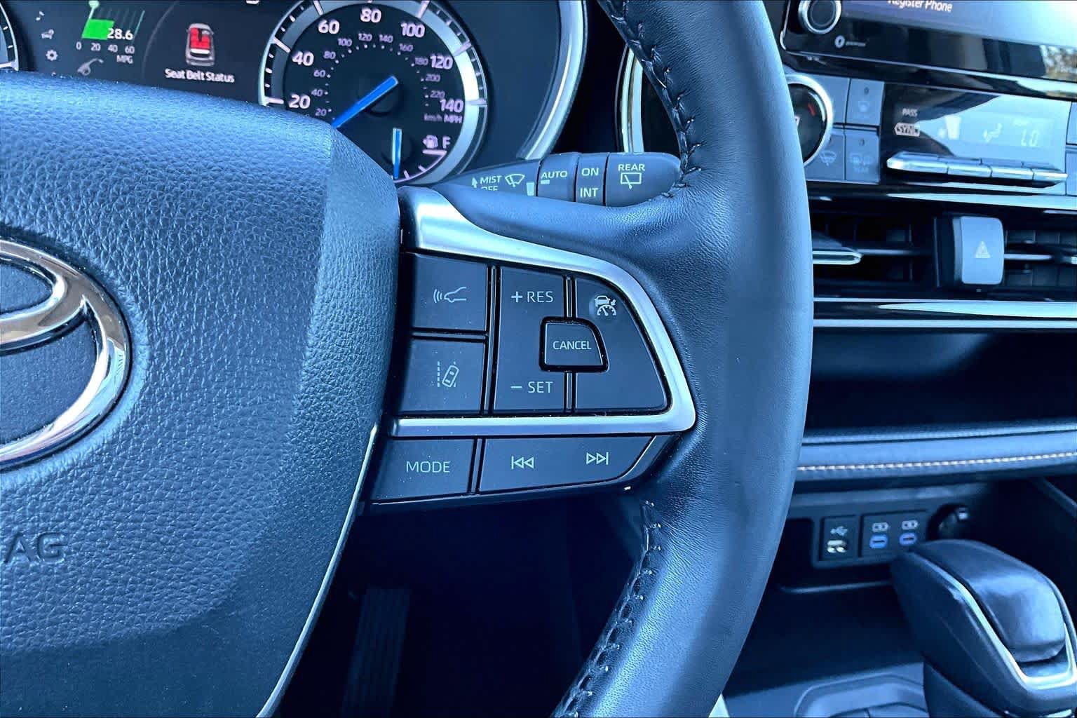Certified 2022 Toyota Highlander Bronze Edition AWD/4WD image 24