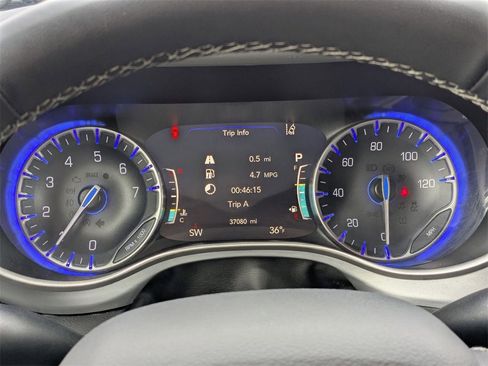 Used 2023 Chrysler Pacifica Touring image 24