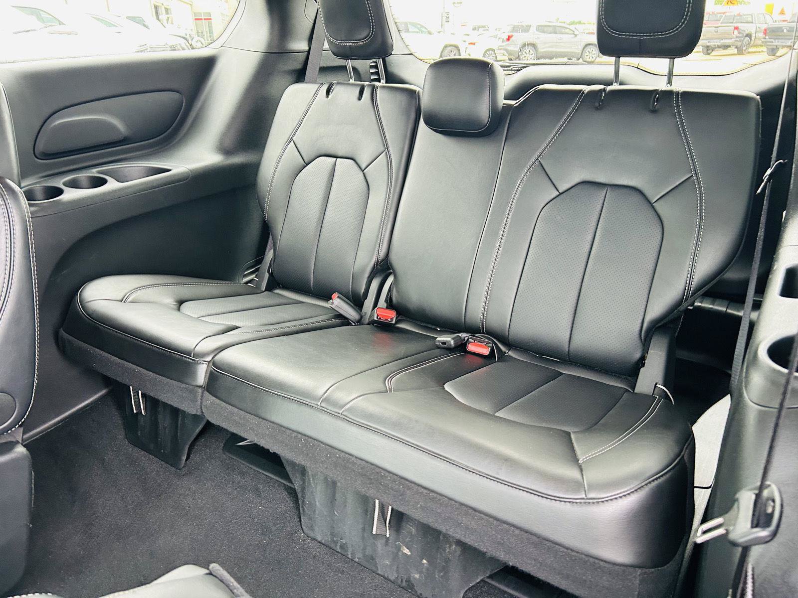 Used 2025 Chrysler Pacifica Select FWD image 27