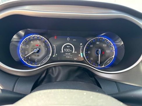 Used 2023 Chrysler Pacifica Touring-L FWD image 22