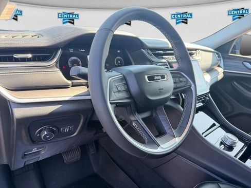 Used 2023 Jeep Grand Cherokee L Limited AWD/4WD image 17