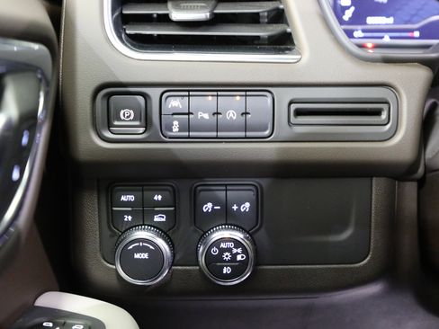 Used 2023 GMC Yukon SLT image 8