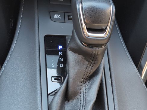 Certified 2022 Toyota Venza LE image 26