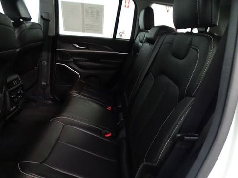 Certified 2023 Jeep Grand Cherokee Limited w/ Black Appearance Package AWD/4WD image 4