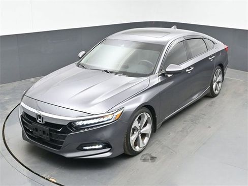 Used 2018 Honda Accord Touring image 15